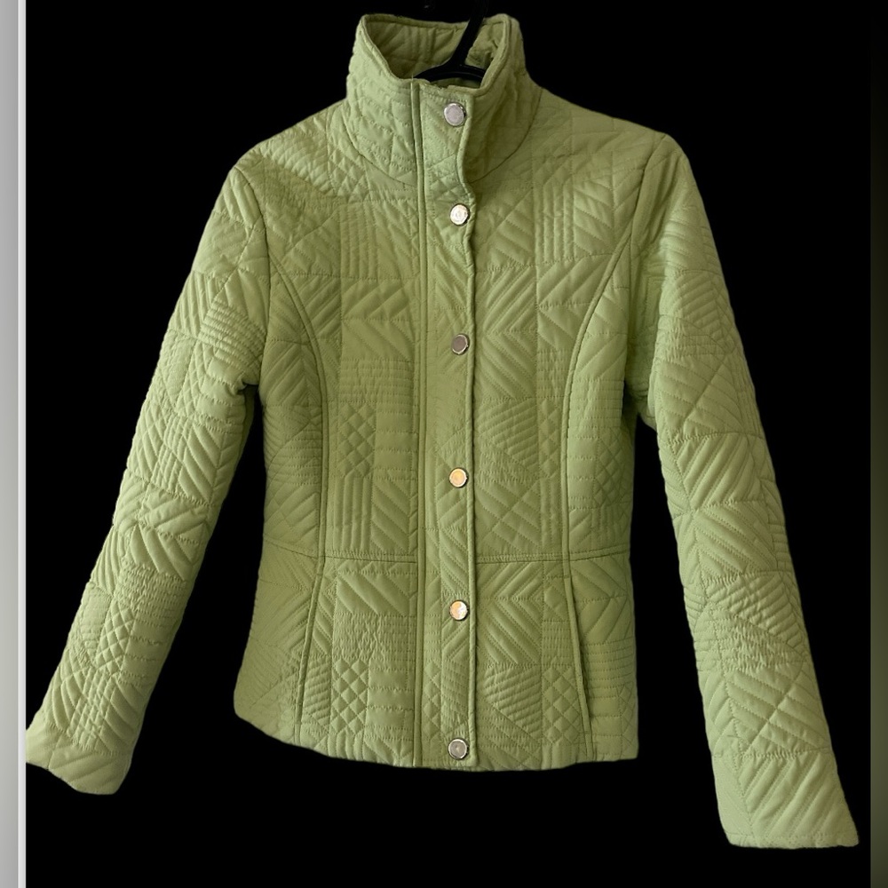 Weatherproof Garment Company spring quilted jacket with zipper and domes.